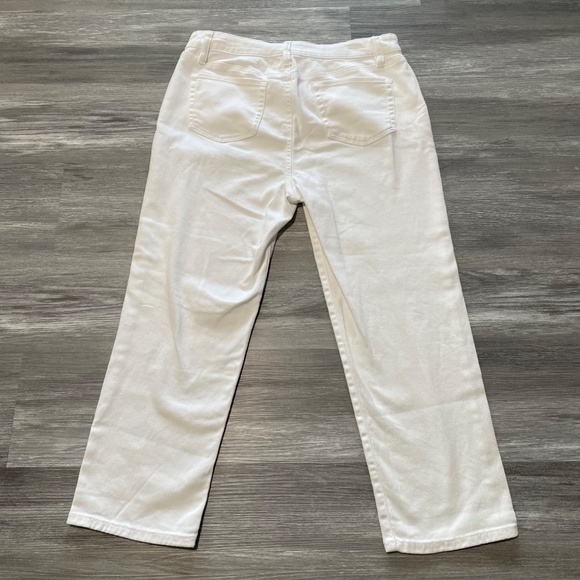 White Curvy Fit Capri Style & Co Women's 12 Denim Summer 5-Pocket Straight Leg - Picture 3 of 12